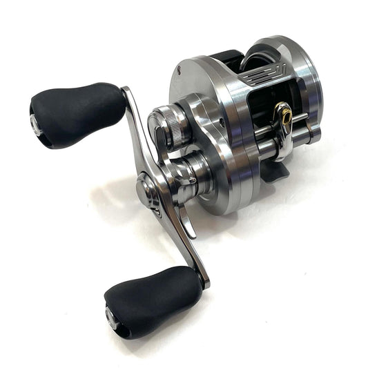 【フィッシング/釣り/釣具/リール】 【ベイトリール/右ハンドル】SHIMANO | シマノ 26カルカッタコンクエスト DC 200HG【尾張小牧店】