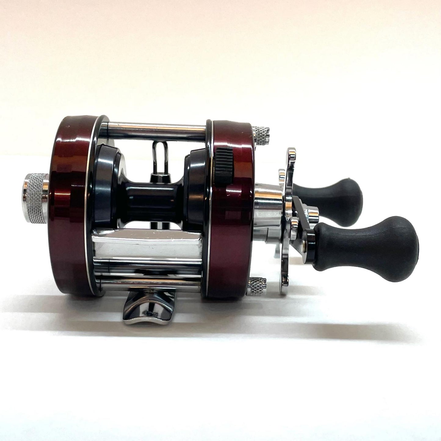 【フィッシング/釣り/釣具/リール】AbuGarcia | アブガルシア アンバサダー 1500Cバーガンディ No,000002【尾張小牧店】