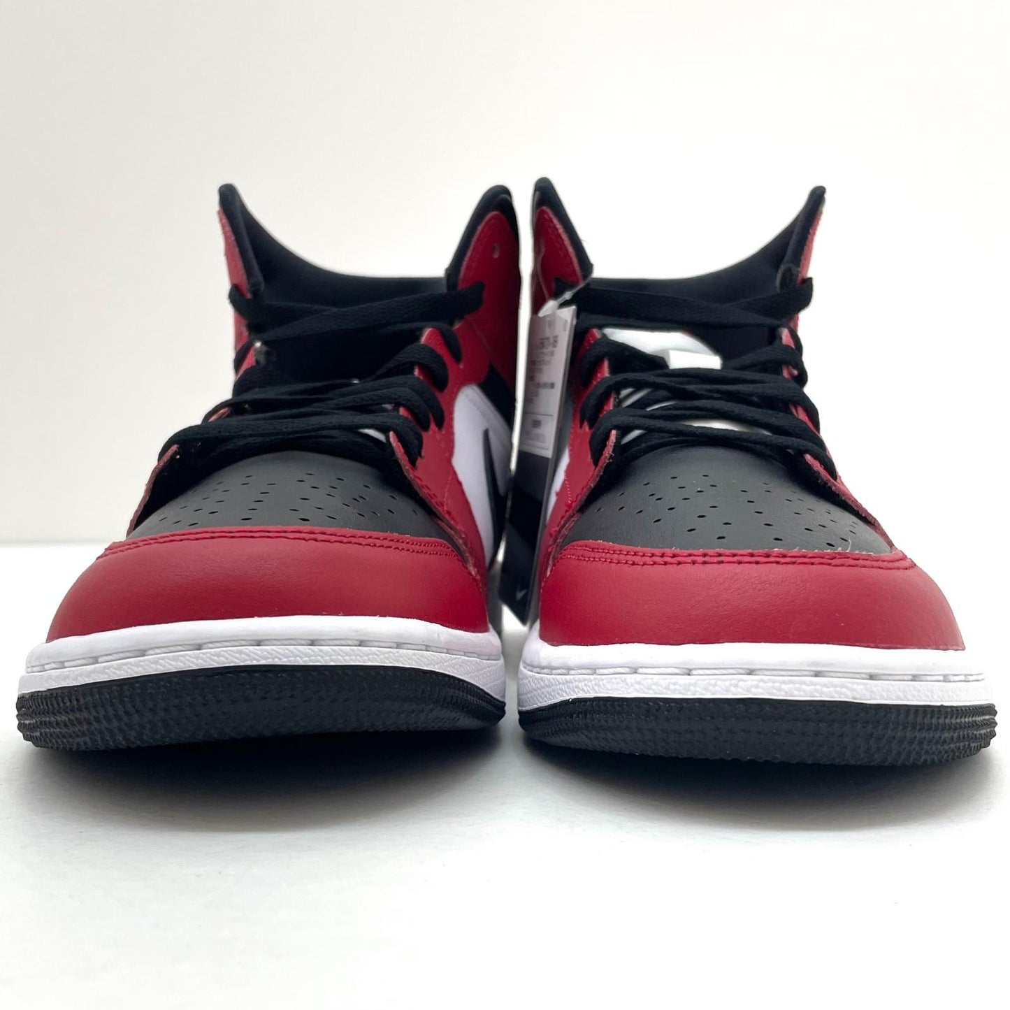【中古】NIKE | ナイキ Air Jordan 1 Mid "Chicago Black Toe"/エアジョーダン1 ミッド "シカゴ ブラックトゥ"　スニーカー 靴　554724-069 レッド×ブラック×ホワイト 27cm【尾張小牧店】