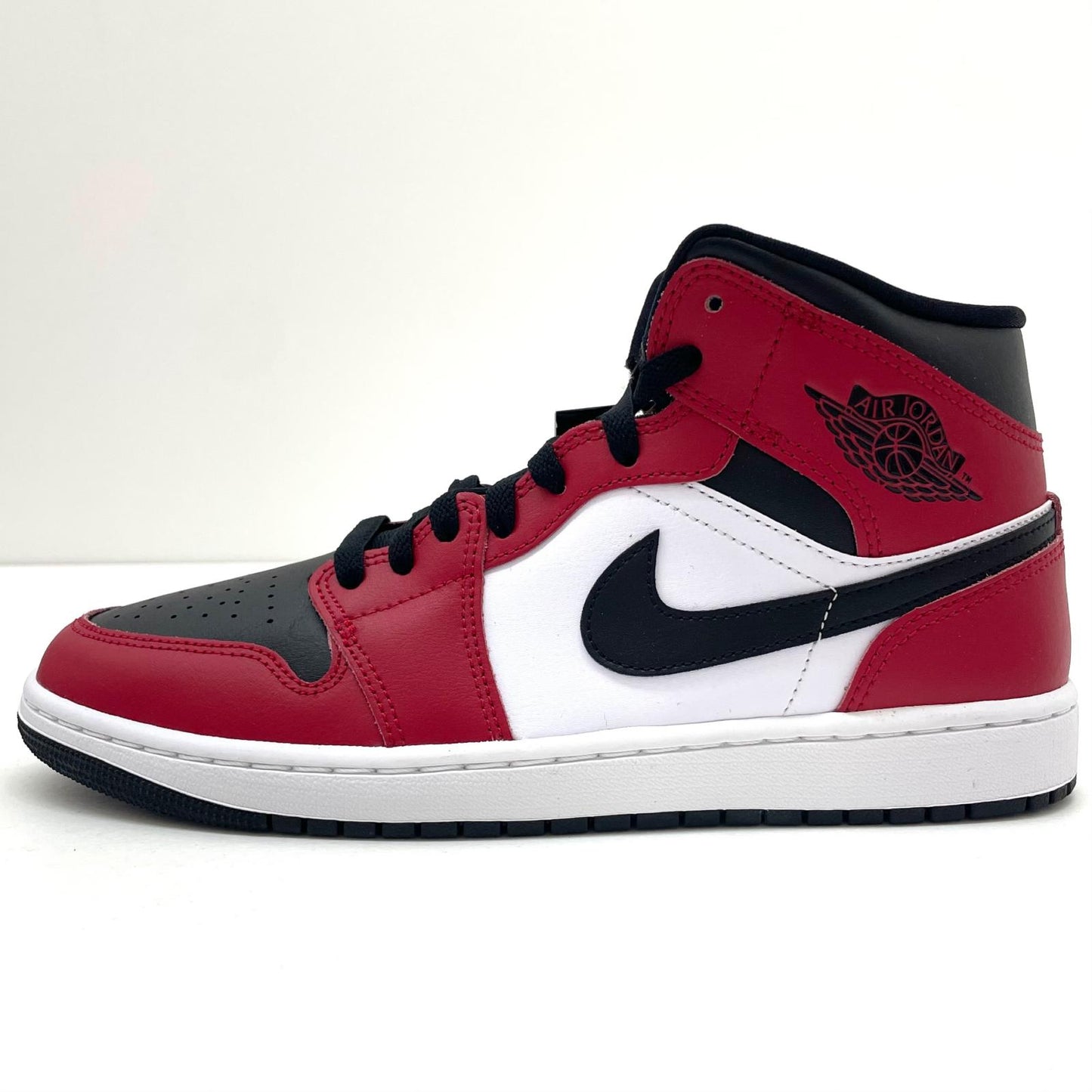 【中古】NIKE | ナイキ Air Jordan 1 Mid "Chicago Black Toe"/エアジョーダン1 ミッド "シカゴ ブラックトゥ"　スニーカー 靴　554724-069 レッド×ブラック×ホワイト 27cm【尾張小牧店】