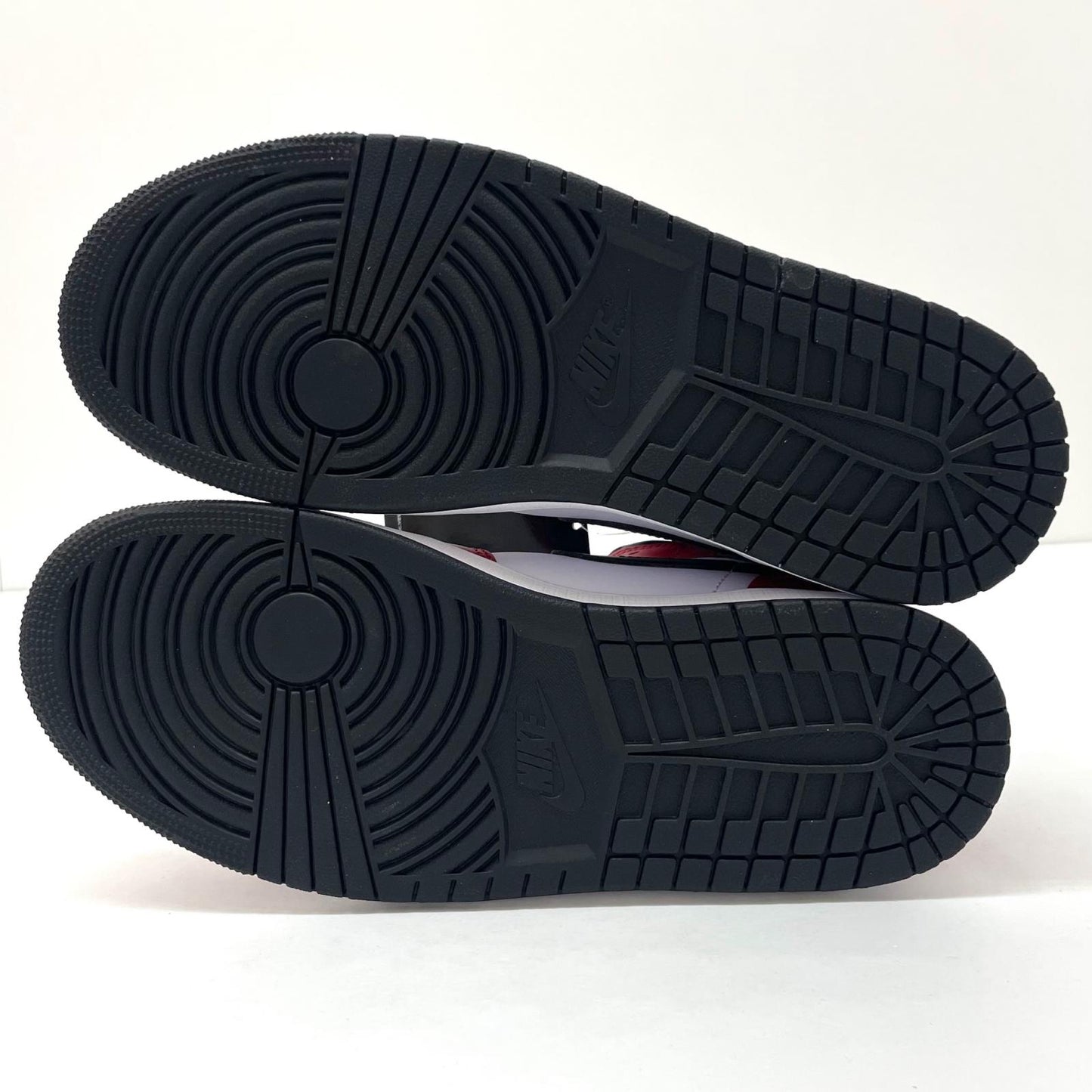 【中古】NIKE | ナイキ Air Jordan 1 Mid "Chicago Black Toe"/エアジョーダン1 ミッド "シカゴ ブラックトゥ"　スニーカー 靴　554724-069 レッド×ブラック×ホワイト 27cm【尾張小牧店】
