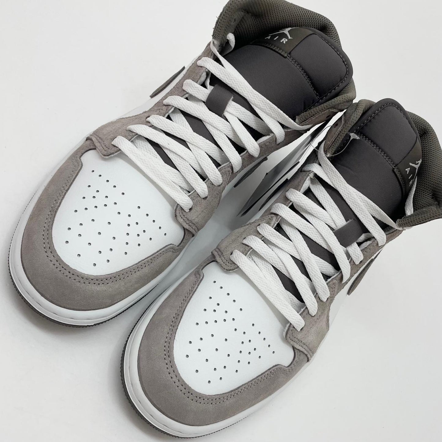 【中古】NIKE | ナイキ AIR JORDAN 1 MID ENIGMA STONE/SUMMIT WHITE/OLIVE GREY　 エア ジョーダン 1 ミッド エニグマ ストーン/サミット ホワイト/オリーブ グレー　スニーカー 靴　DQ8426-003 グレー×ホワイト 27cm【尾張小牧店】