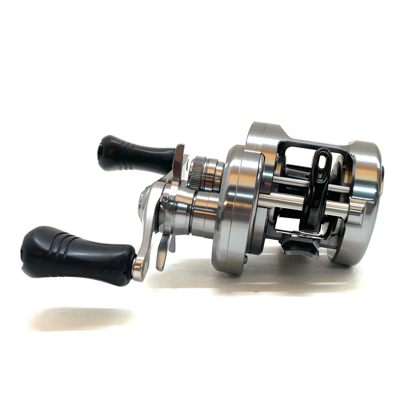 【フィッシング/釣り/釣具/リール】 【ベイトリール/右ハンドル】SHIMANO | シマノ 20カルカッタコンクエストDC 100【尾張小牧店】