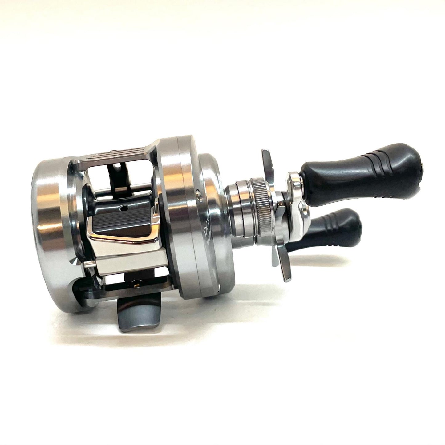 【フィッシング/釣り/釣具/リール】 【ベイトリール/右ハンドル】SHIMANO | シマノ 20カルカッタコンクエストDC 100【尾張小牧店】