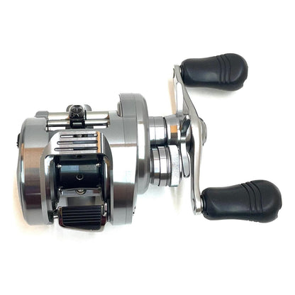 【フィッシング/釣り/釣具/リール】 【ベイトリール/右ハンドル】SHIMANO | シマノ 20カルカッタコンクエストDC 100【尾張小牧店】