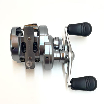 【フィッシング/釣り/釣具/リール】 【ベイトリール/右ハンドル】SHIMANO | シマノ 20カルカッタコンクエストDC 100【尾張小牧店】