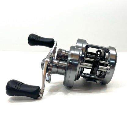 【フィッシング/釣り/釣具/リール】 【ベイトリール/右ハンドル】SHIMANO | シマノ 19カルカッタコンクエストDC 200【尾張小牧店】