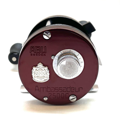 【フィッシング/釣り/釣具/リール】 【ベイトリール/右ハンドル】AbuGarcia | アブガルシア アンバサダー 2500C　バーガンディ【尾張小牧店】
