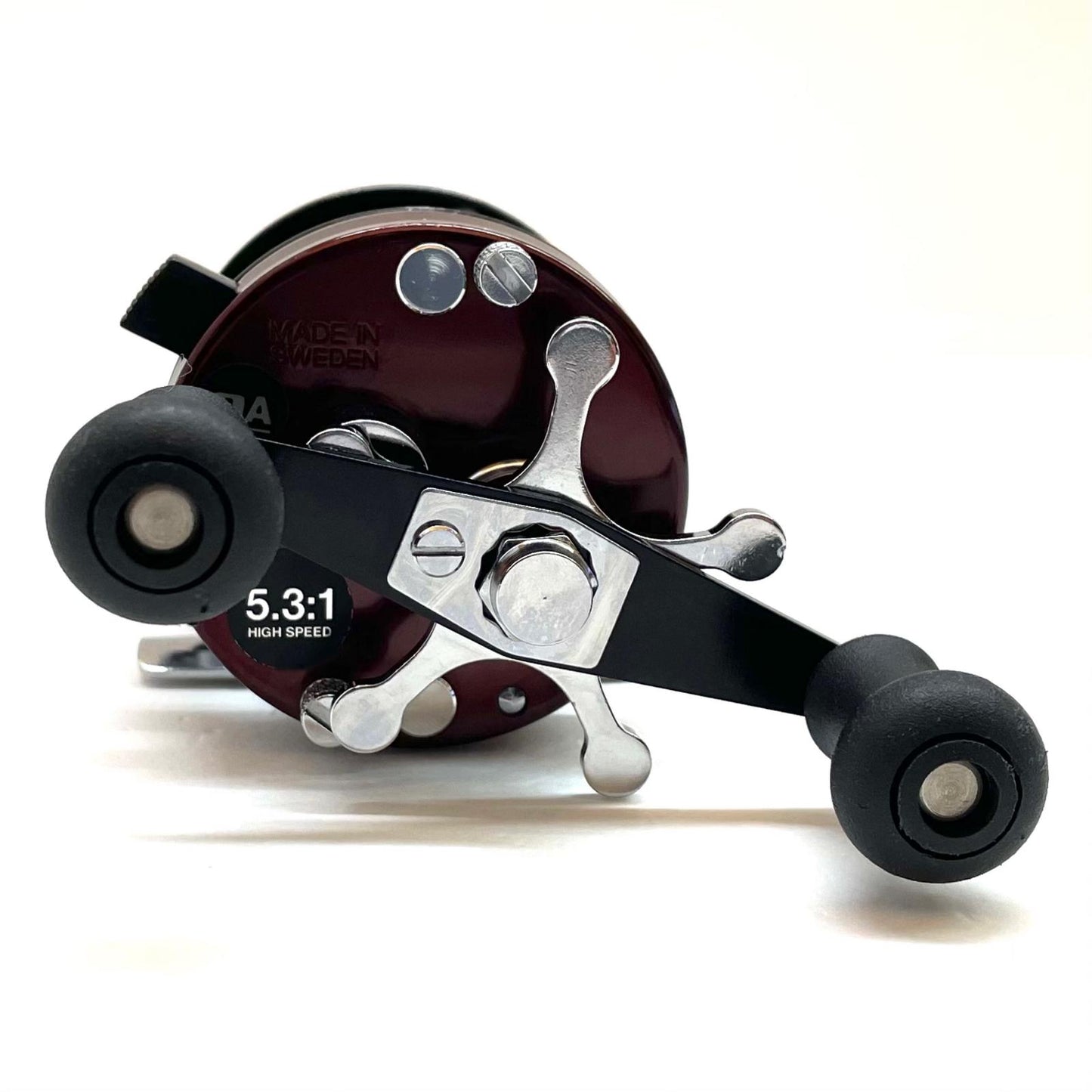 【フィッシング/釣り/釣具/リール】 【ベイトリール/右ハンドル】AbuGarcia | アブガルシア アンバサダー 2500C　バーガンディ【尾張小牧店】