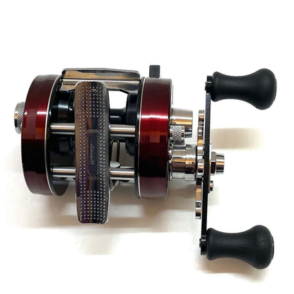 【フィッシング/釣り/釣具/リール】 【ベイトリール/右ハンドル】AbuGarcia | アブガルシア アンバサダー 2500C　バーガンディ【尾張小牧店】