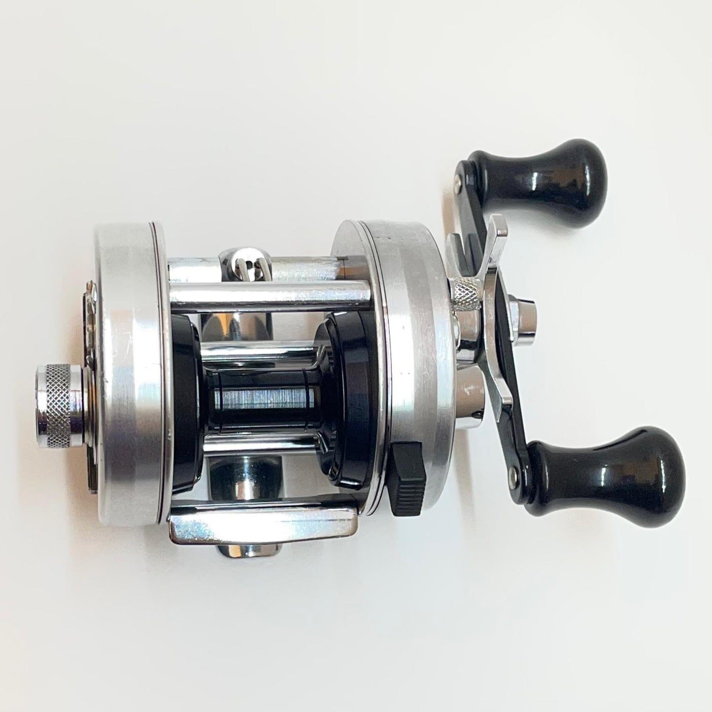 【フィッシング/釣り/釣具/リール】 【ベイトリール/右ハンドル】AbuGarcia | アブガルシア 　※付属品なし　アンバサダー　2500C【尾張小牧店】