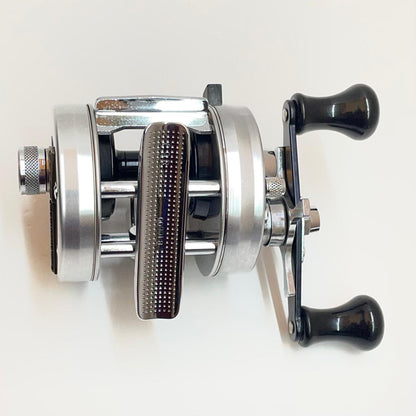 【フィッシング/釣り/釣具/リール】 【ベイトリール/右ハンドル】AbuGarcia | アブガルシア 　※付属品なし　アンバサダー　2500C【尾張小牧店】