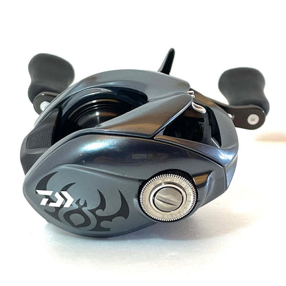 【フィッシング/釣り/釣具/リール】 【ベイトリール/左ハンドル】Daiwa | ダイワ 24タトゥーラ SV TW 100XHL【尾張小牧店】
