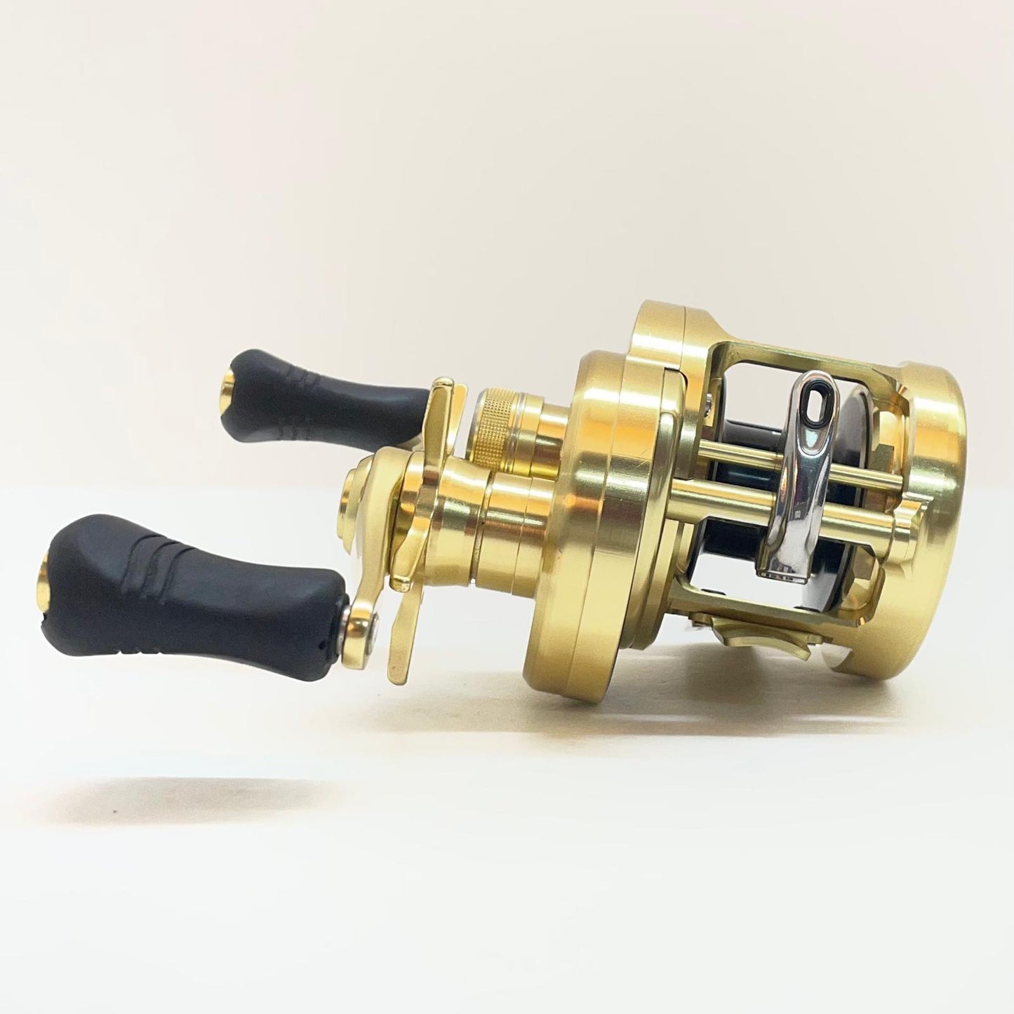 【フィッシング/釣り/釣具/リール】 【ベイトリール/右ハンドル】SHIMANO | シマノ 　※付属品なし　14カルカッタコンクエスト 200【尾張小牧店】