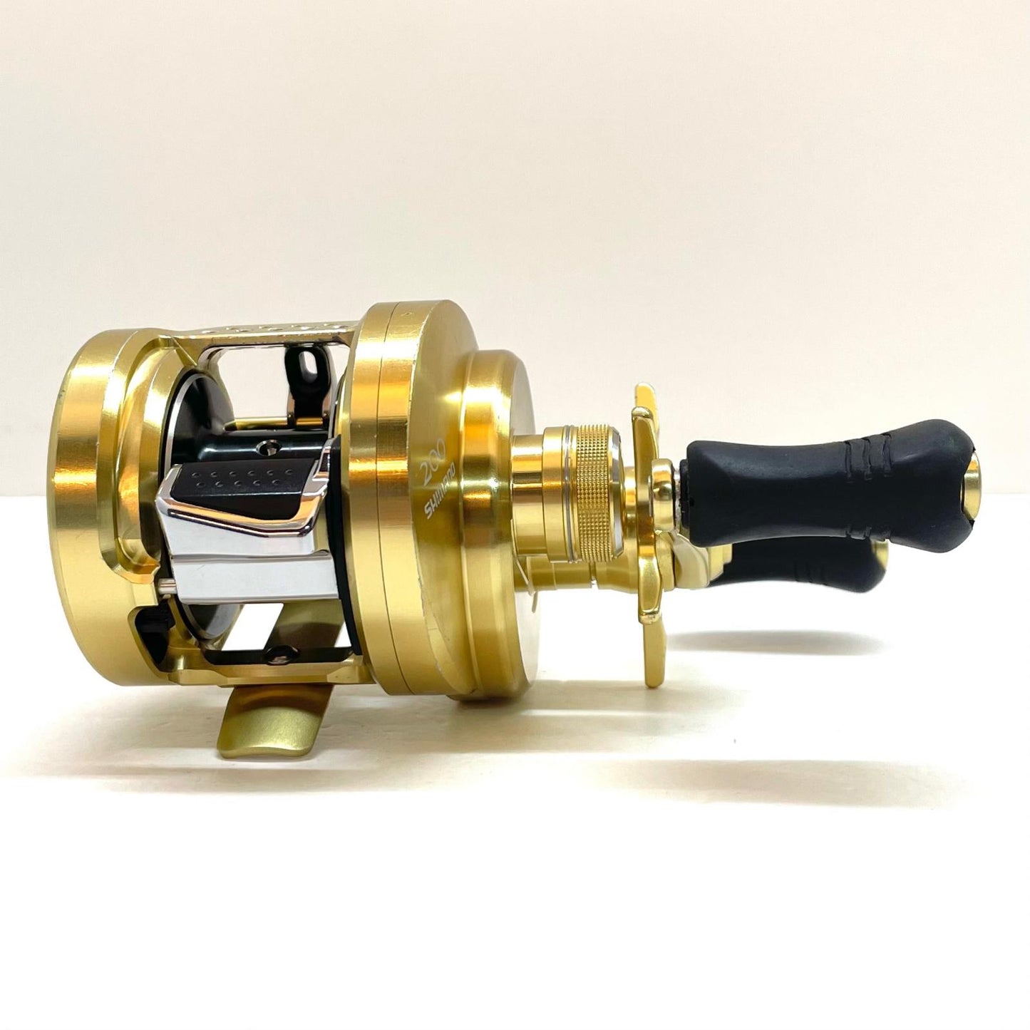 【フィッシング/釣り/釣具/リール】 【ベイトリール/右ハンドル】SHIMANO | シマノ 　※付属品なし　14カルカッタコンクエスト 200【尾張小牧店】