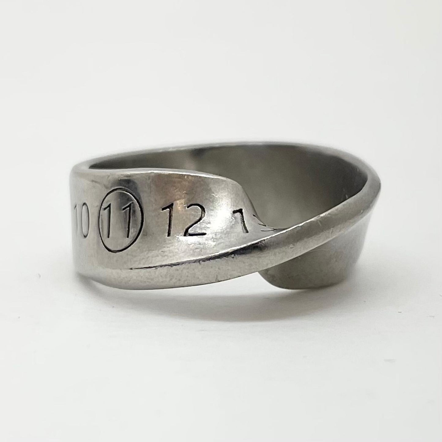 【中古】Maison Margiela | メゾンマルジェラ　ツイストナンバーリングロゴ リング・指輪 シルバー【尾張小牧店】