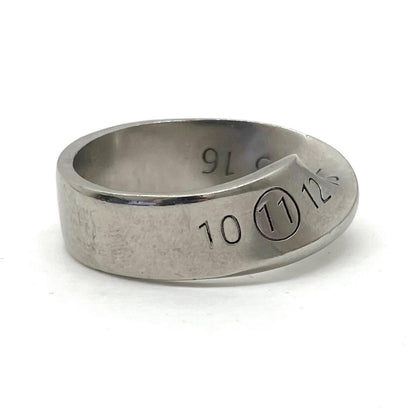 【中古】Maison Margiela | メゾンマルジェラ　ツイストナンバーリングロゴ リング・指輪 シルバー【尾張小牧店】