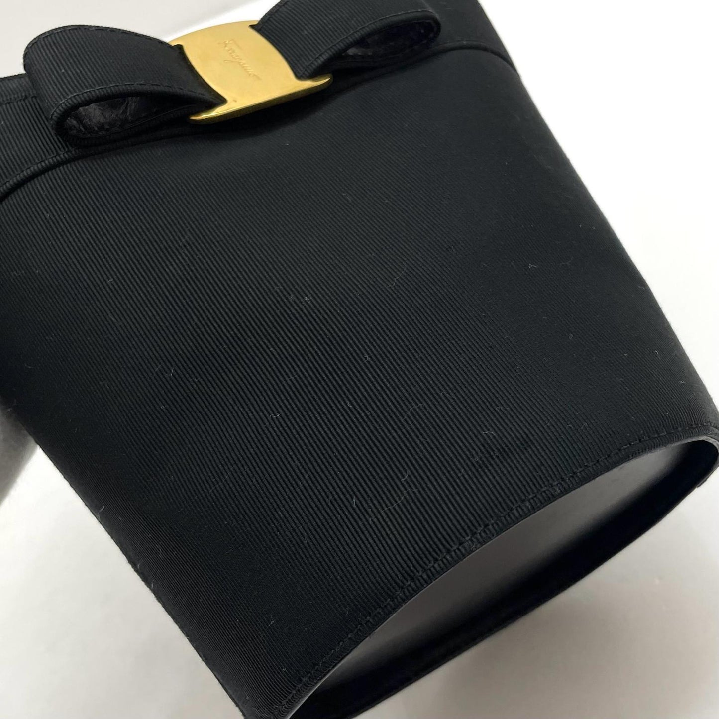 【中古】Salvatore Ferragamo | サルヴァトーレフェラガモ　ヴァラ ハンドバッグ ブラック【尾張小牧店】