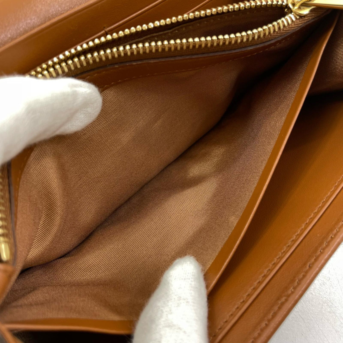 【中古】Salvatore Ferragamo | サルヴァトーレフェラガモ スタッズガンチーニ 二つ折り 長財布 ブラウン【尾張小牧店】