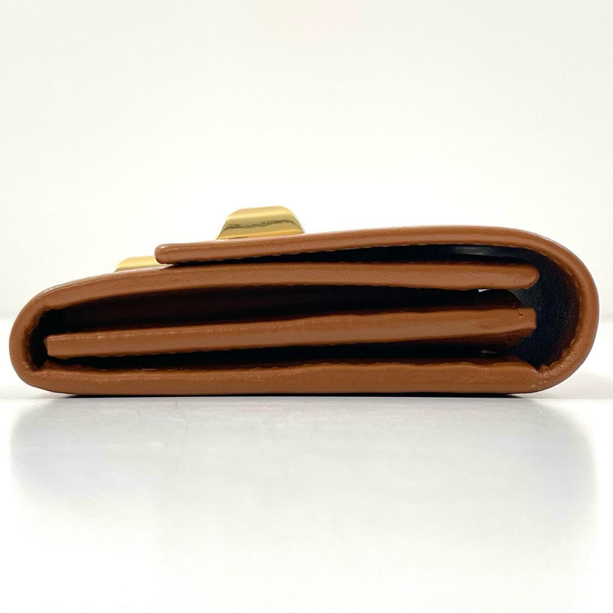 【中古】Salvatore Ferragamo | サルヴァトーレフェラガモ スタッズガンチーニ 二つ折り 長財布 ブラウン【尾張小牧店】