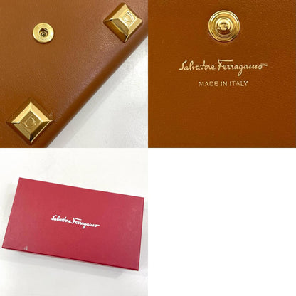 【中古】Salvatore Ferragamo | サルヴァトーレフェラガモ スタッズガンチーニ 二つ折り 長財布 ブラウン【尾張小牧店】