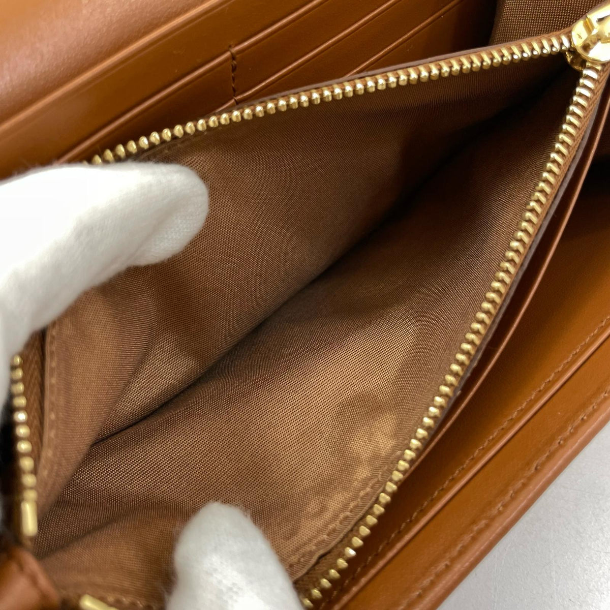 【中古】Salvatore Ferragamo | サルヴァトーレフェラガモ スタッズガンチーニ 二つ折り 長財布 ブラウン【尾張小牧店】