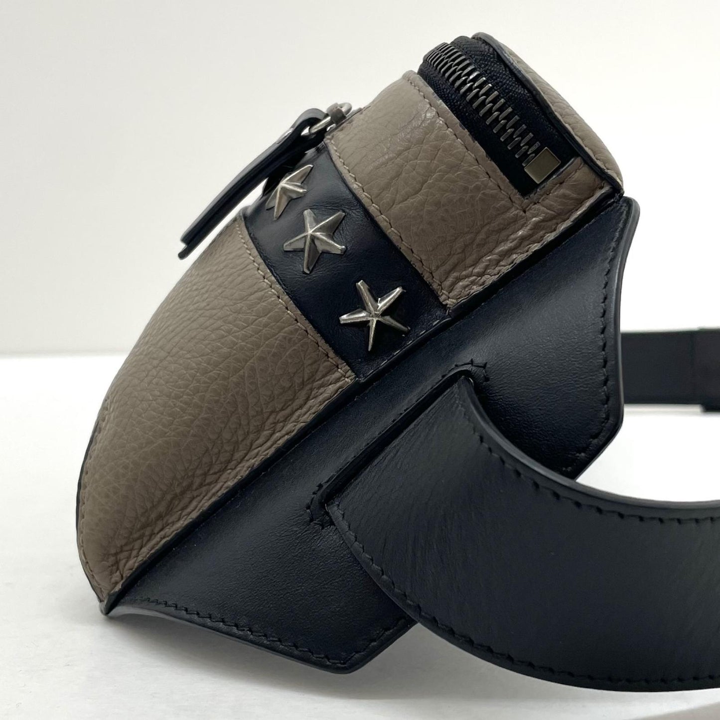 【中古】JIMMY CHOO | ジミーチュウ　オスカー スタースタッズ　ボディバッグ ウエストポーチ　グレー【尾張小牧店】
