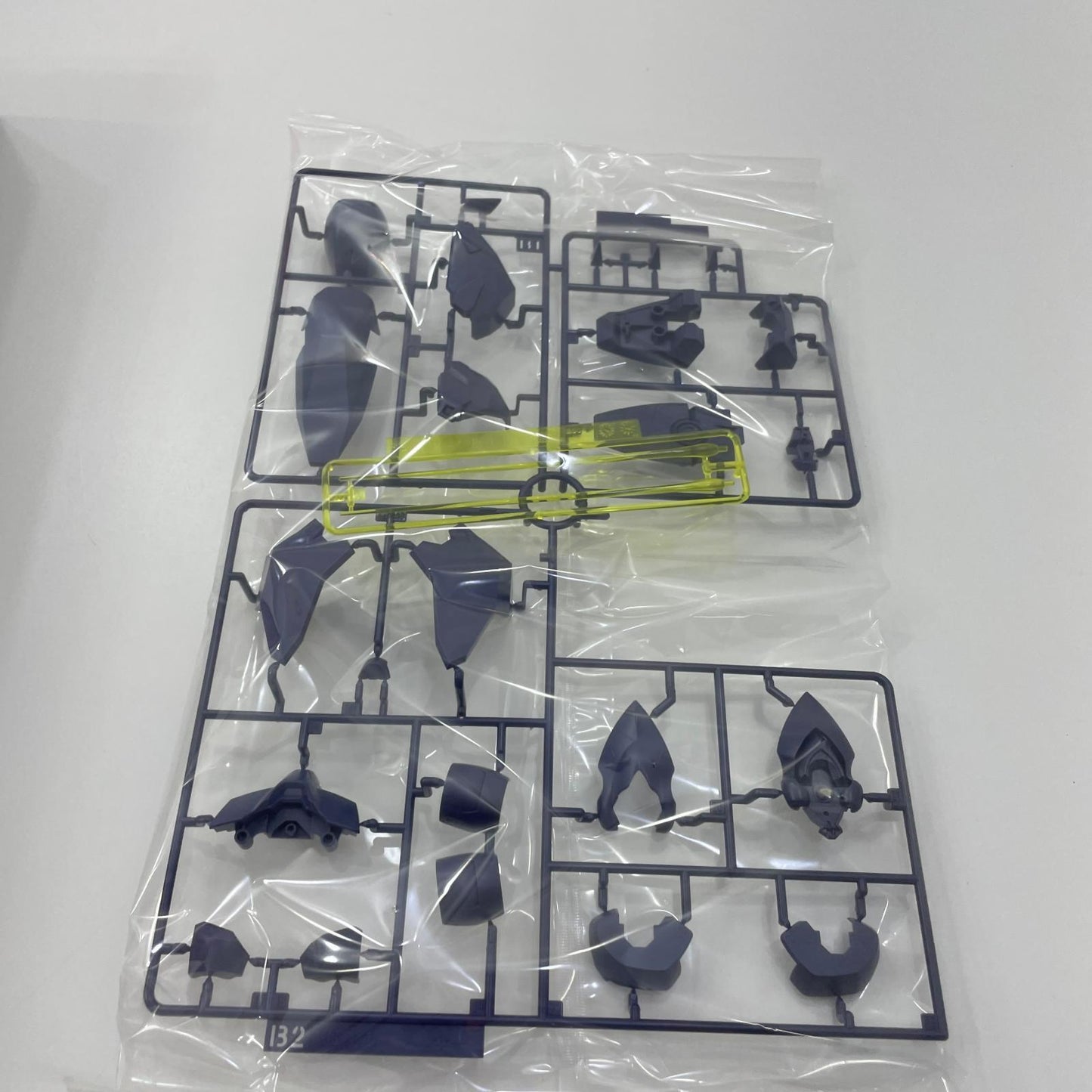 1/144HGMe02RメッサーF02型(指揮官機)「機動戦士ガンダム 閃光のハサウェイ」 プレミアムバンダイ限定【尾張小牧店】
