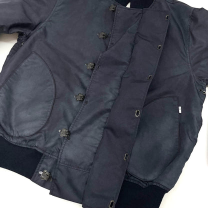 【中古】JUNYA WATANABE×New Manual | ジュンヤワタナベ×ニューマニュアル　26SS New Manual Deck Hook Jacket　ナイロンツイル 転写プリント ブルゾン WQ-J905-100 ネイビー サイズ：M【尾張小牧店】