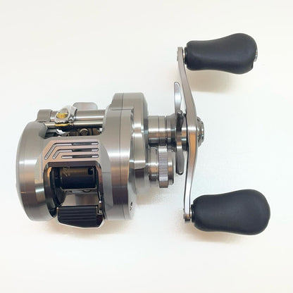 【フィッシング/釣り/釣具/リール】 【ベイトリール/右ハンドル】SHIMANO | シマノ 26カルカッタコンクエスト DC 100MG【尾張小牧店】