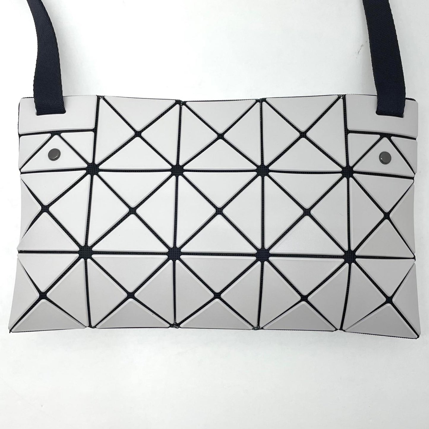 【中古】ISSEY MIYAKE | イッセイミヤケ　BAOBAO LUCENT MATTE 3×5 ショルダーバッグ BB41AG687 グレー【尾張小牧店】