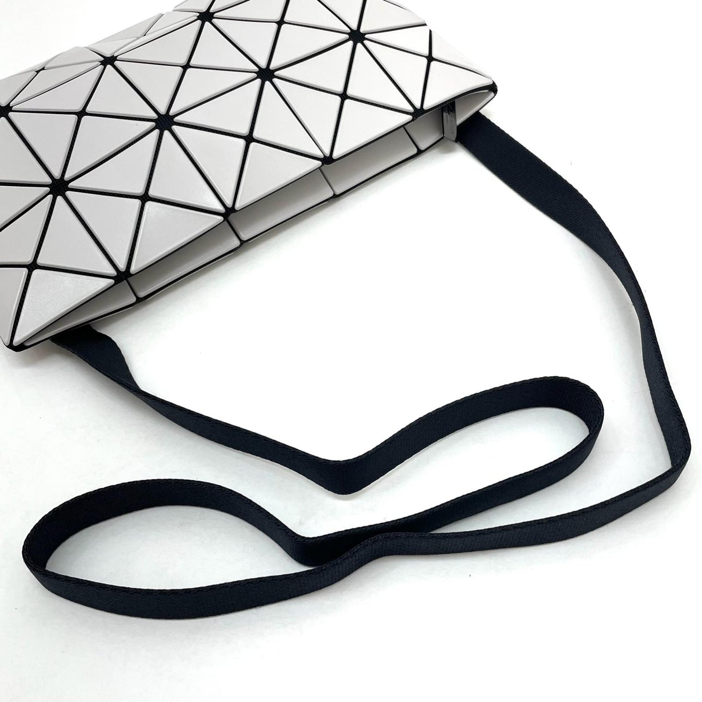 【中古】ISSEY MIYAKE | イッセイミヤケ　BAOBAO LUCENT MATTE 3×5 ショルダーバッグ BB41AG687 グレー【尾張小牧店】