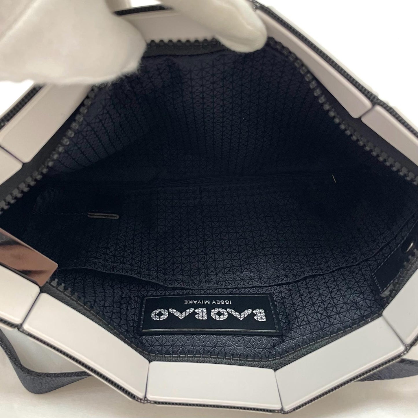 【中古】ISSEY MIYAKE | イッセイミヤケ　BAOBAO LUCENT MATTE 3×5 ショルダーバッグ BB41AG687 グレー【尾張小牧店】
