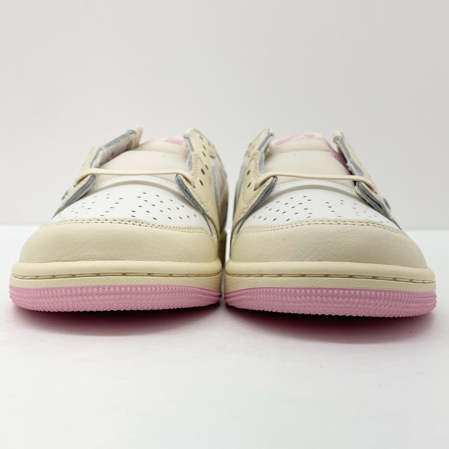 【中古】NIKE×Travis Scott | ナイキ×トラヴィススコット Air Jordan 1 Retro Low OG "Muslin/Shy Pink"　エアジョーダン1 レトロ ロー OG "モスリン/シャイピンク" スニーカー 靴　IQ7604-100 ベージュ×ホワイト×ピンク 27.5cm【尾張小牧店】