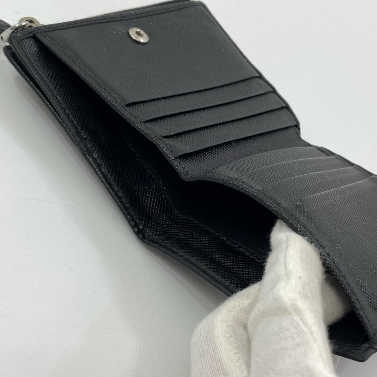 【中古】PRADA | プラダ サフィアーノ トライアングル 二つ折り財布 1ML050 ブラック【尾張小牧店】
