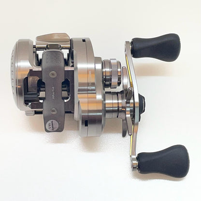 【フィッシング/釣り/釣具/リール】 【ベイトリール/右ハンドル】SHIMANO | シマノ 23カルカッタコンクエストBFS HG【尾張小牧店】