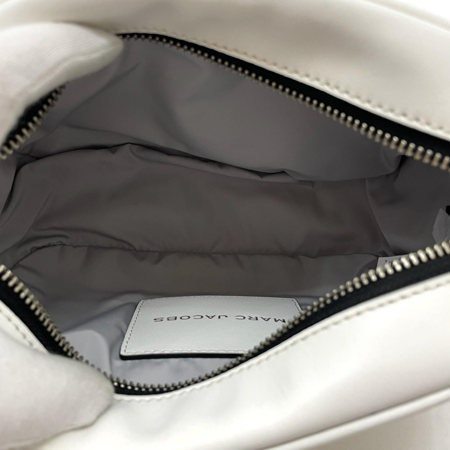 【中古】MARC JACOBS | マークジェイコブス ピル・カプセル ショルダーバッグ ホワイト【尾張小牧店】