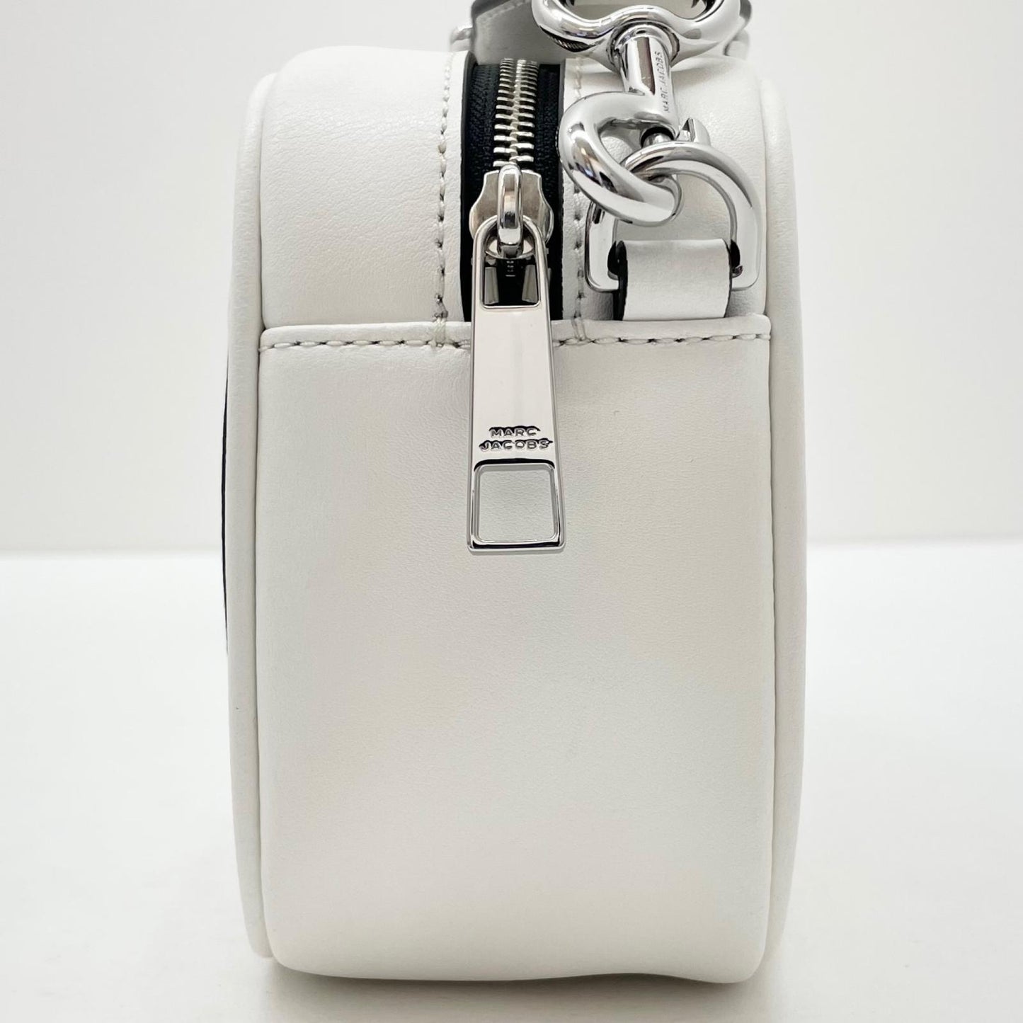 【中古】MARC JACOBS | マークジェイコブス ピル・カプセル ショルダーバッグ ホワイト【尾張小牧店】