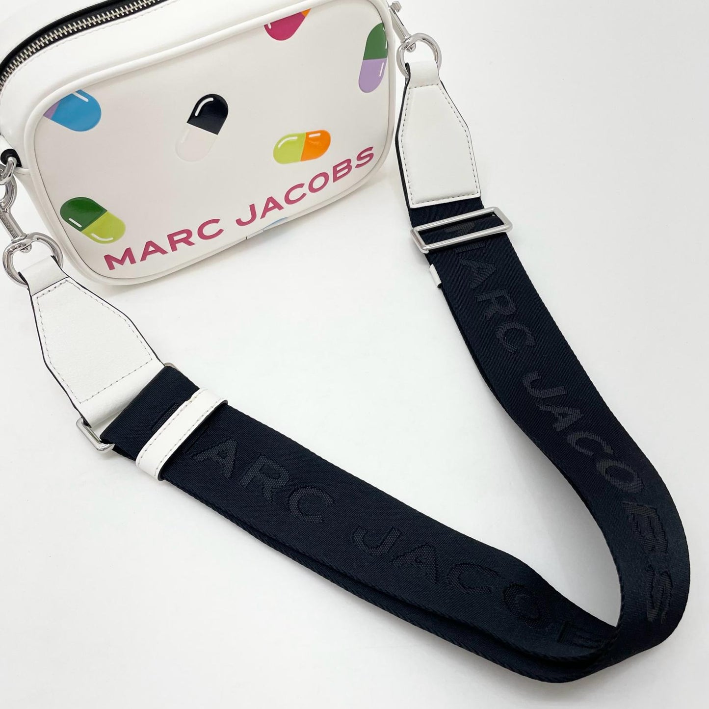 【中古】MARC JACOBS | マークジェイコブス ピル・カプセル ショルダーバッグ ホワイト【尾張小牧店】
