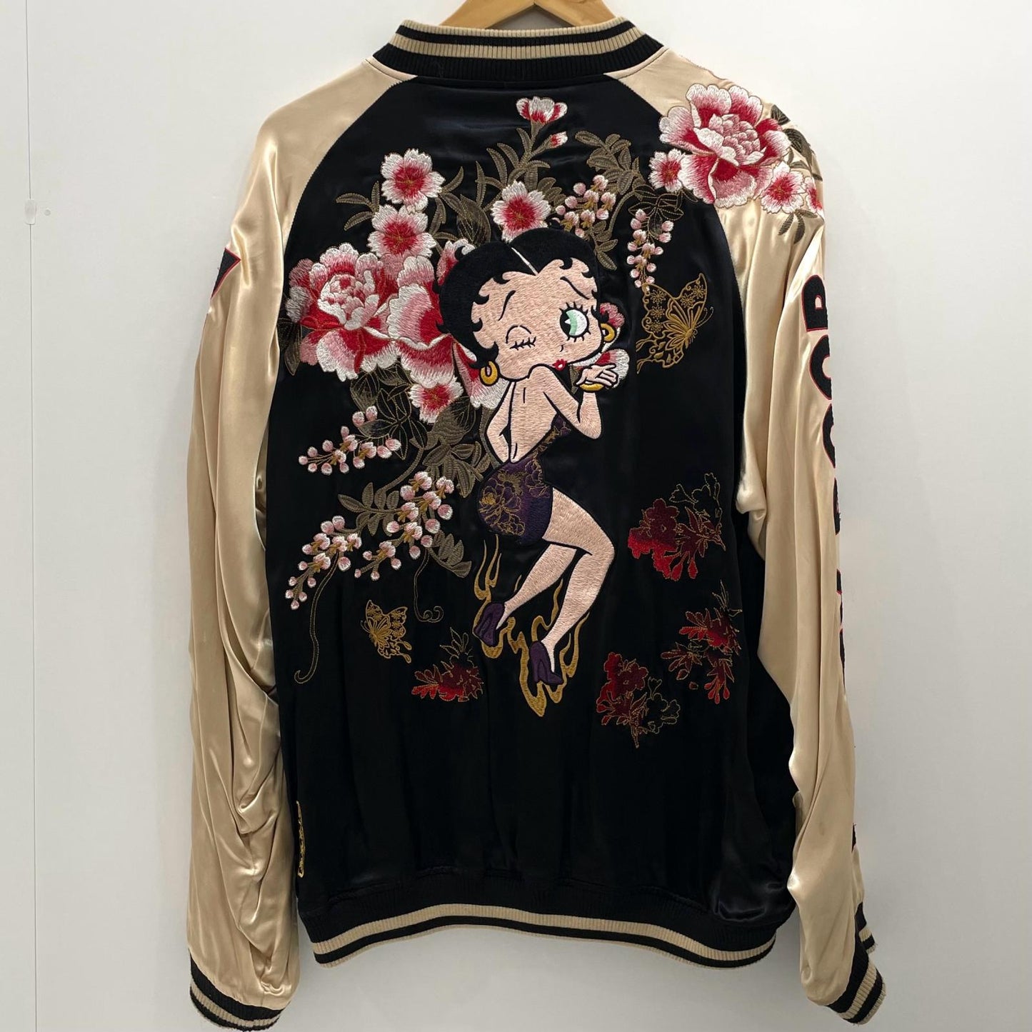 【中古】絡繰魂(KARAKURI TAMASHII) | カラクリダマシイ BETTY BOOP　リバーシブル スーベニアジャケット スカジャン　ブラック サイズ：XL【尾張小牧店】