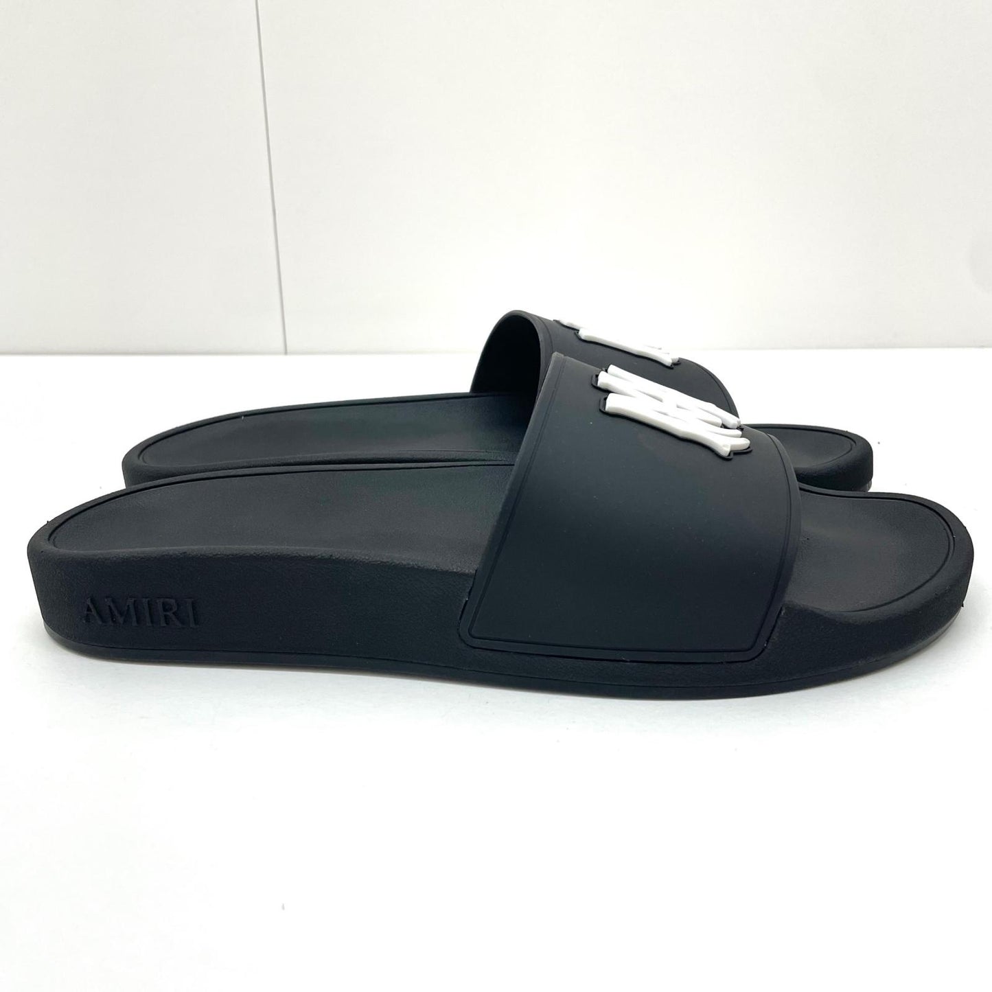 AMIRI | アミリ MA POOL SLIDE サンダル AMCSCA1014-001 ブラック【尾張小牧店】