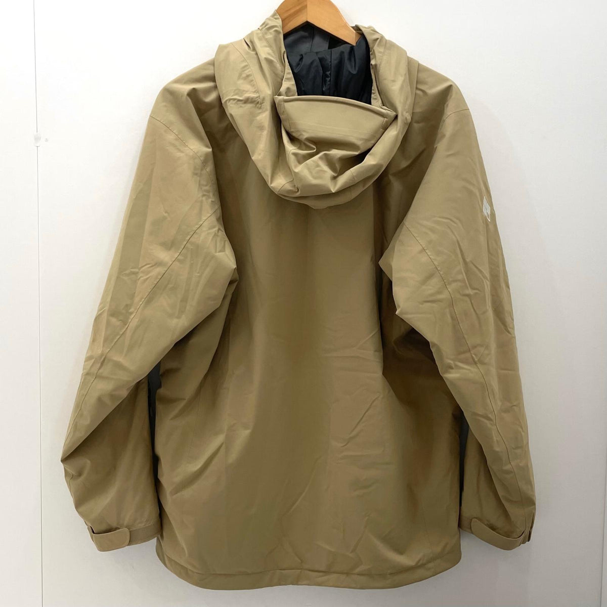 【中古】mont-bell | モンベル パウダーステップ パーカ 中綿ジャケット 1102534 ベージュ サイズ：L【尾張小牧店】