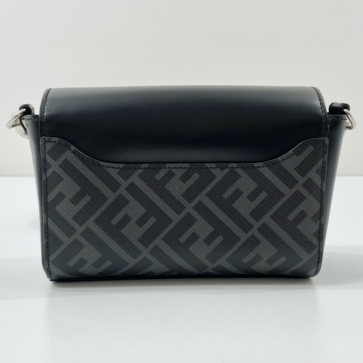 【中古】FENDI | フェンディ FFスクエアード クロスボディバッグ ショルダーバッグ 7M0363 ブラック【尾張小牧店】