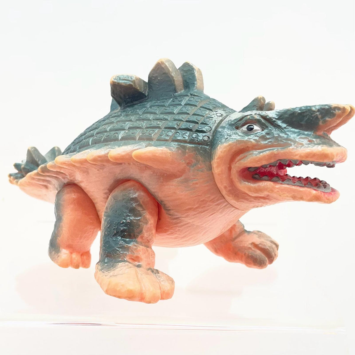 【尾張小牧店】当時物 ブルマァク メガトン怪獣 スカイドン STソフビ ピンク成型×深緑スプレー ウルトラマン【レトロ】【中古】
