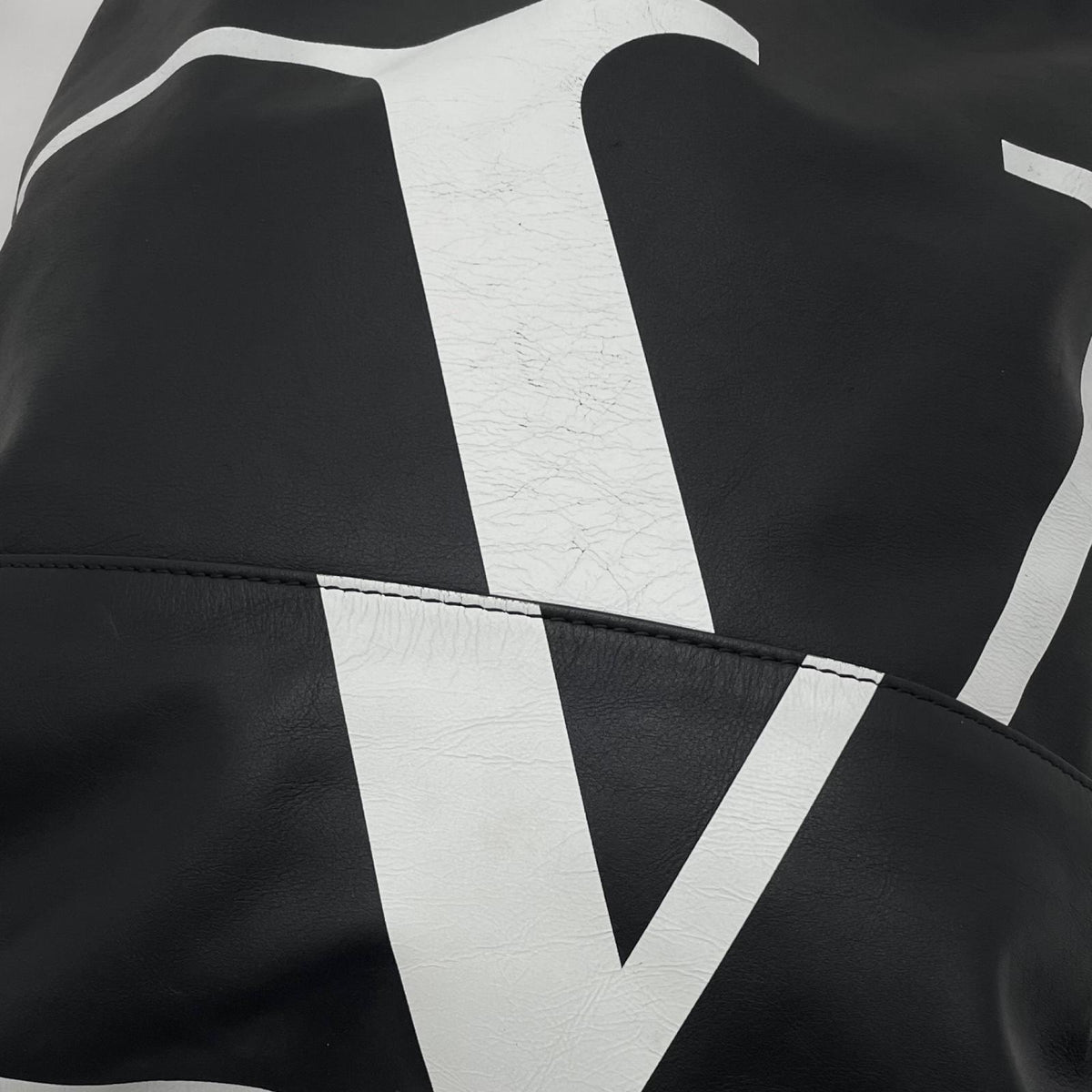 【中古】Valentino Garavani | ヴァレンティノ・ガラヴァーニ V LOGO BACKPACK ナップサック バックパック　リュックサック　ブラック【尾張小牧店】