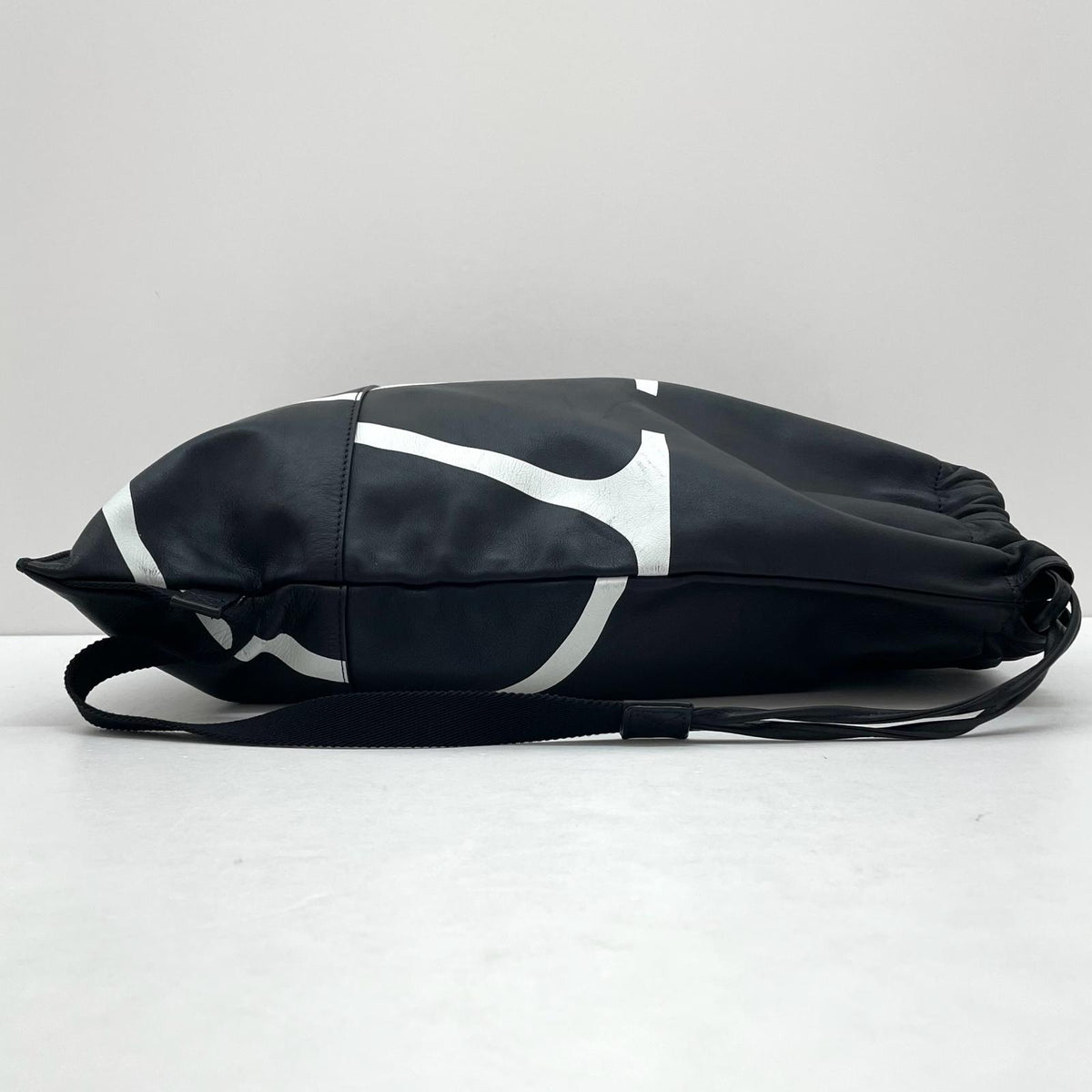 【中古】Valentino Garavani | ヴァレンティノ・ガラヴァーニ V LOGO BACKPACK ナップサック バックパック　リュックサック　ブラック【尾張小牧店】