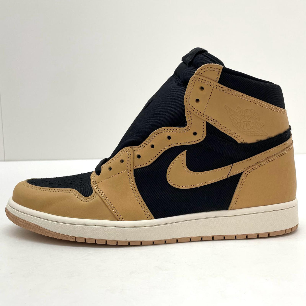 【中古】NIKE | ナイキ Air Jordan 1 Retro High OG "Vachetta Tan"/エアジョーダン1 レトロ ハイ OG "バケッタタン"　スニーカー 靴　555088-202 ベージュ×ブラック 30cm【尾張小牧店】【専】