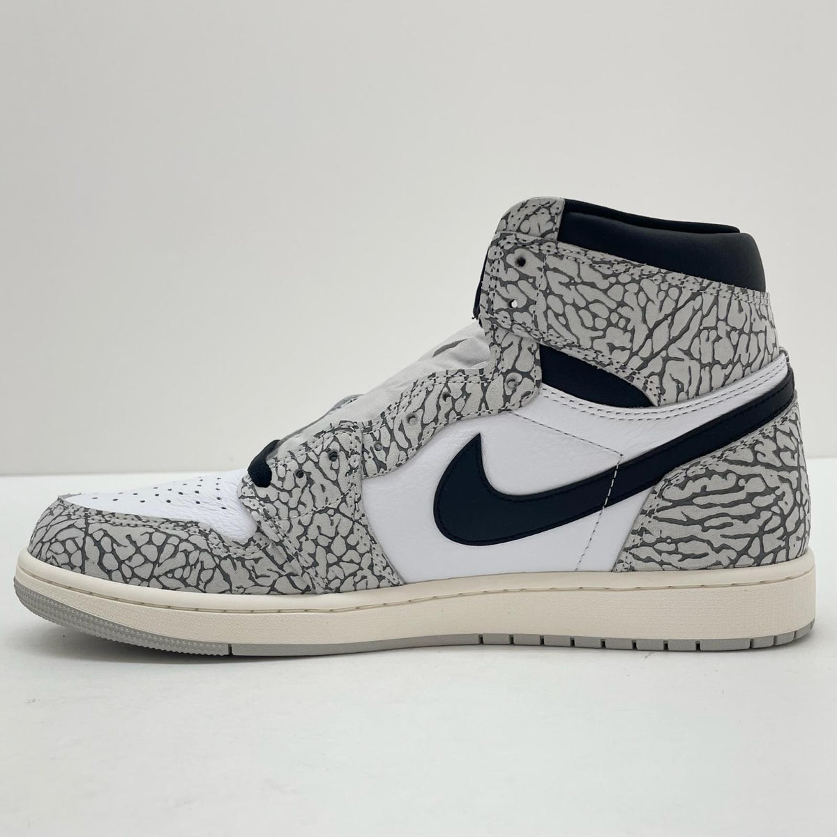 【中古】NIKE | ナイキ Air Jordan 1 High OG "White Cement/Safari"　エアジョーダン1 ハイ OG "ホワイトセメント/サファリ"　スニーカー 靴　DZ5485-052 グレー×ホワイト×ブラック 30cm【尾張小牧店】【専】