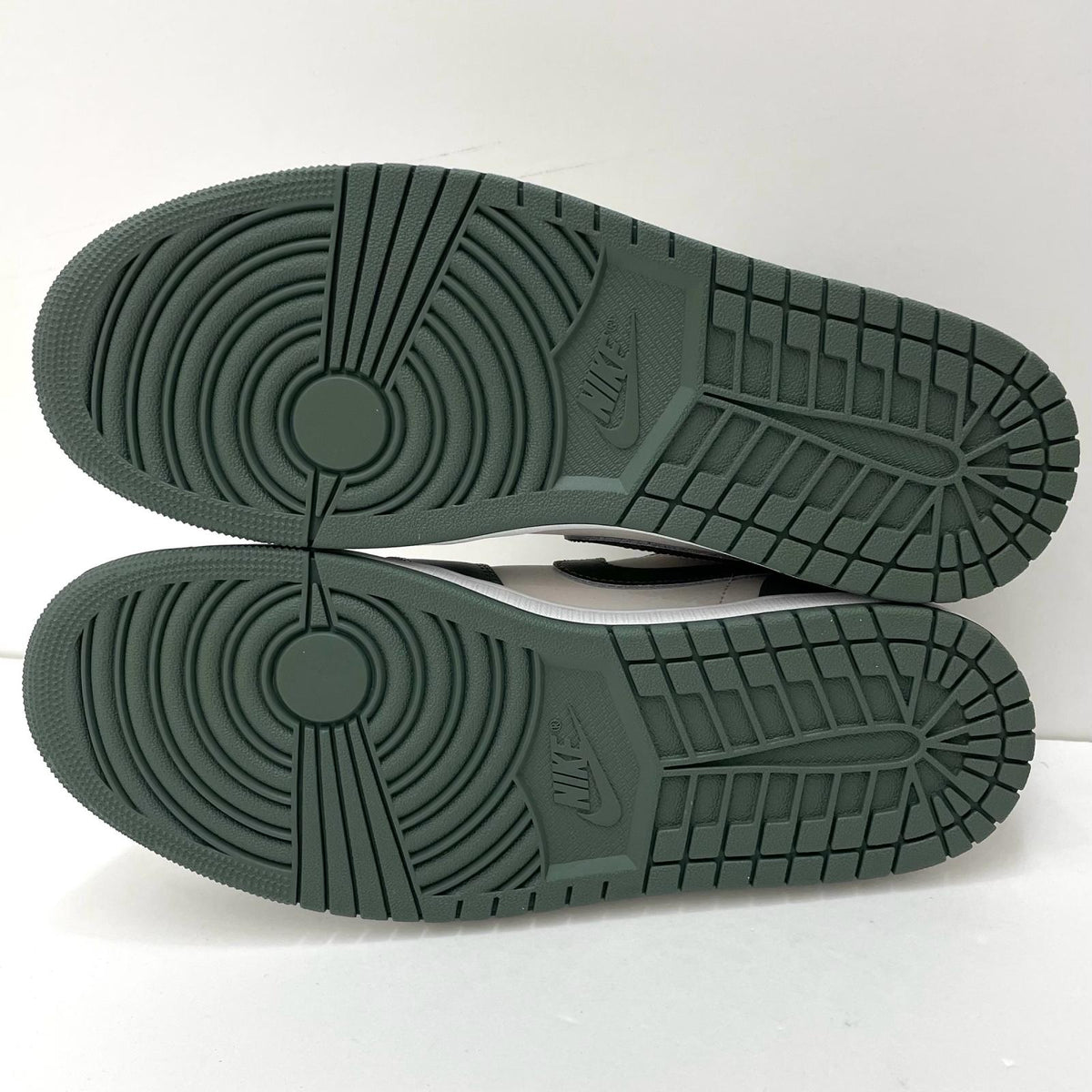 【中古】NIKE | ナイキ Air Jordan 1 Low "Vintage Lichen/Medium Olive-Summit White"　エアジョーダン1 ロー "ヴィンテージライケン/ミディアムオリーブ-サミットホワイト"　スニーカー 靴　553558-300 グリーン×ホワイト 29cm【尾張小牧店】