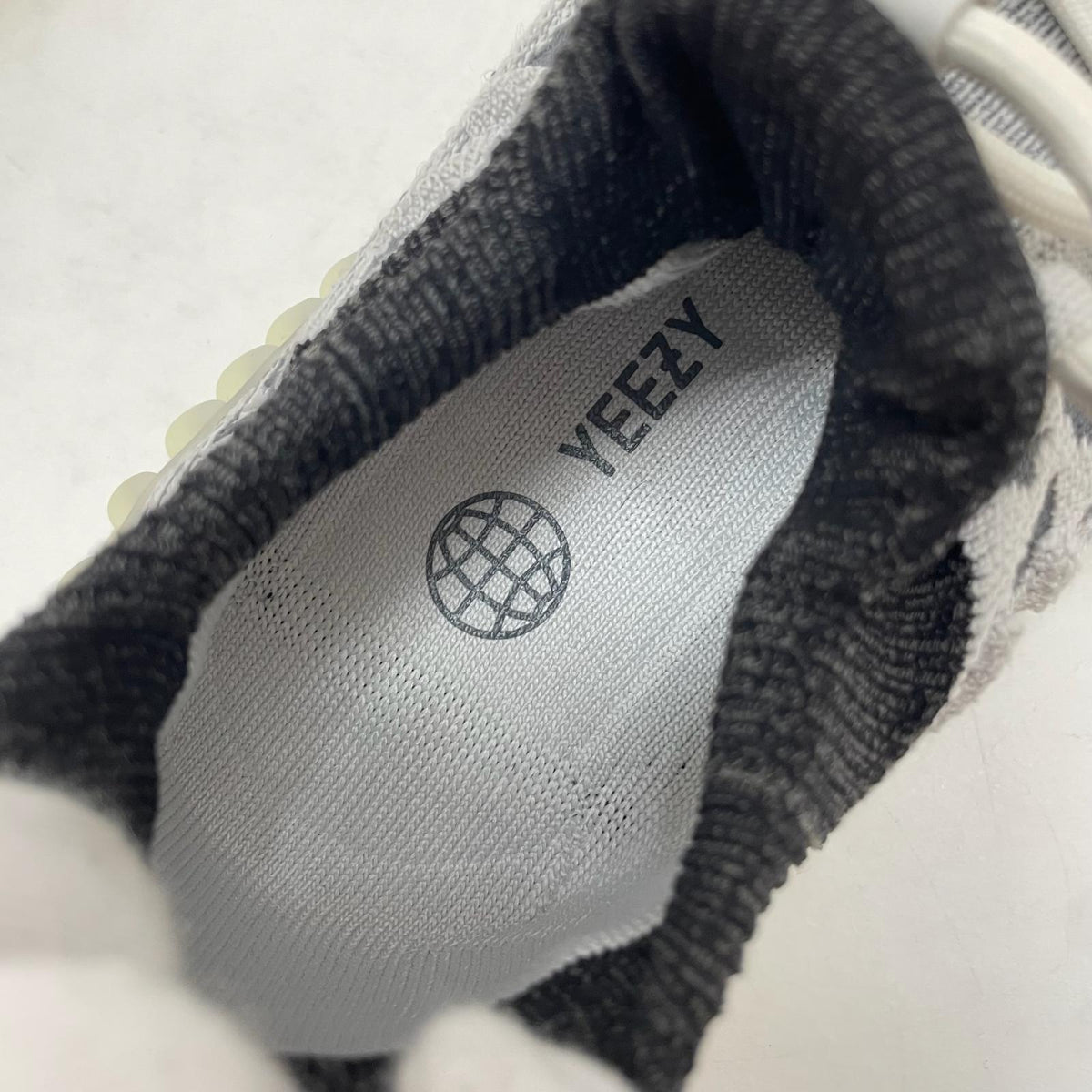【中古】adidas | アディダス YEEZY Boost 350V2 CMPCT "Slate White"/イージーブースト350V2 コンパクト "スレートホワイト"　スニーカー 靴　IG9608 ホワイト×グレー 28.5cm【尾張小牧店】
